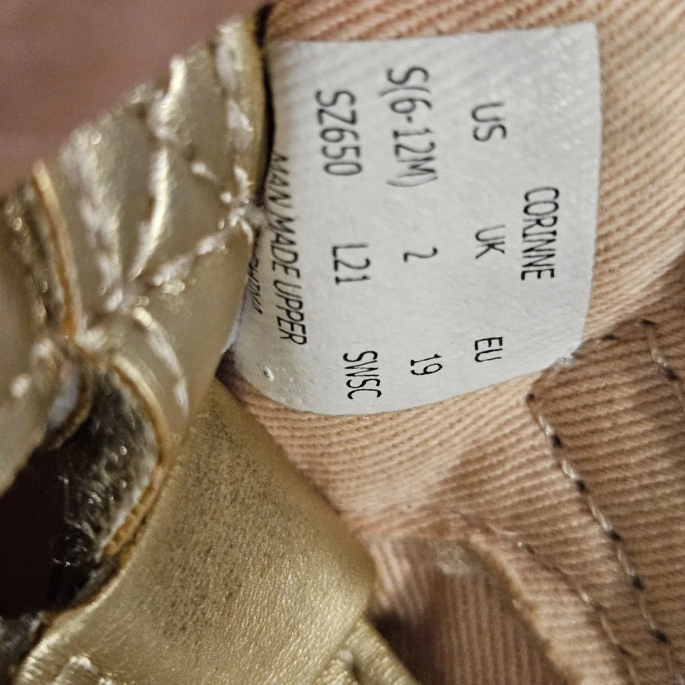 Surprize by Stride Rite Gold Baby‎ Mary Jane Shoes Hearts 6-12 Months